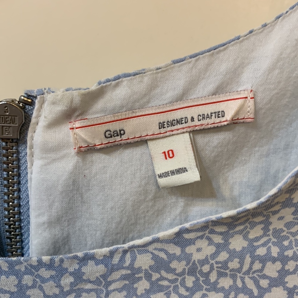 Women’s Gap Sleeveless Fit & Flare Floral Blue & White Mini Dress w/pockets - Picture 3 of 6